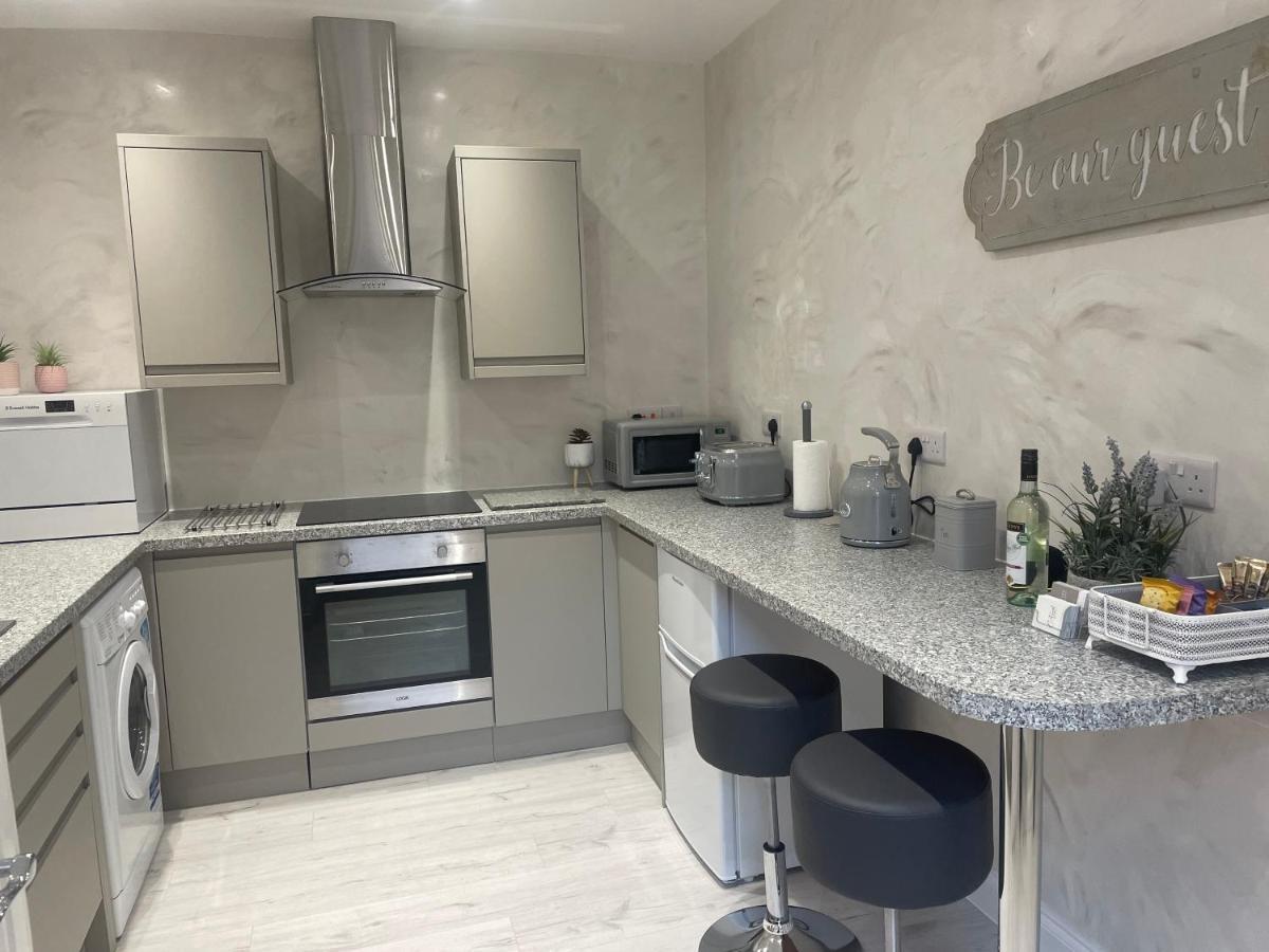 Courtyard Holiday Apartments Belper Exteriör bild