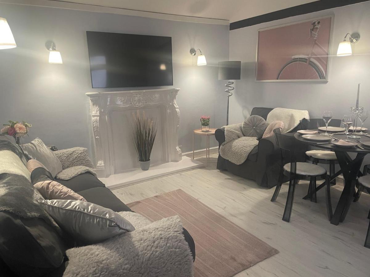 Courtyard Holiday Apartments Belper Exteriör bild