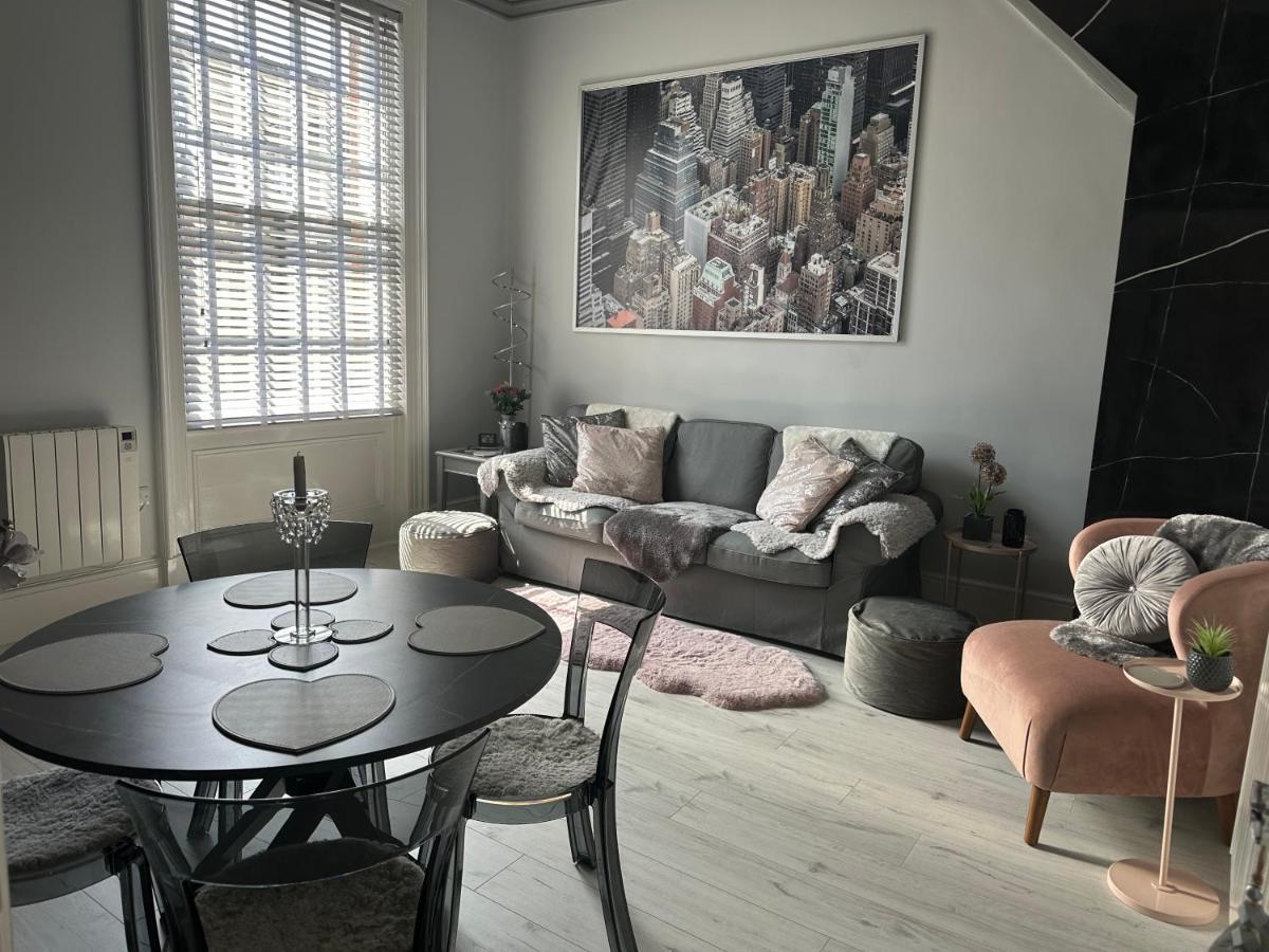 Courtyard Holiday Apartments Belper Exteriör bild