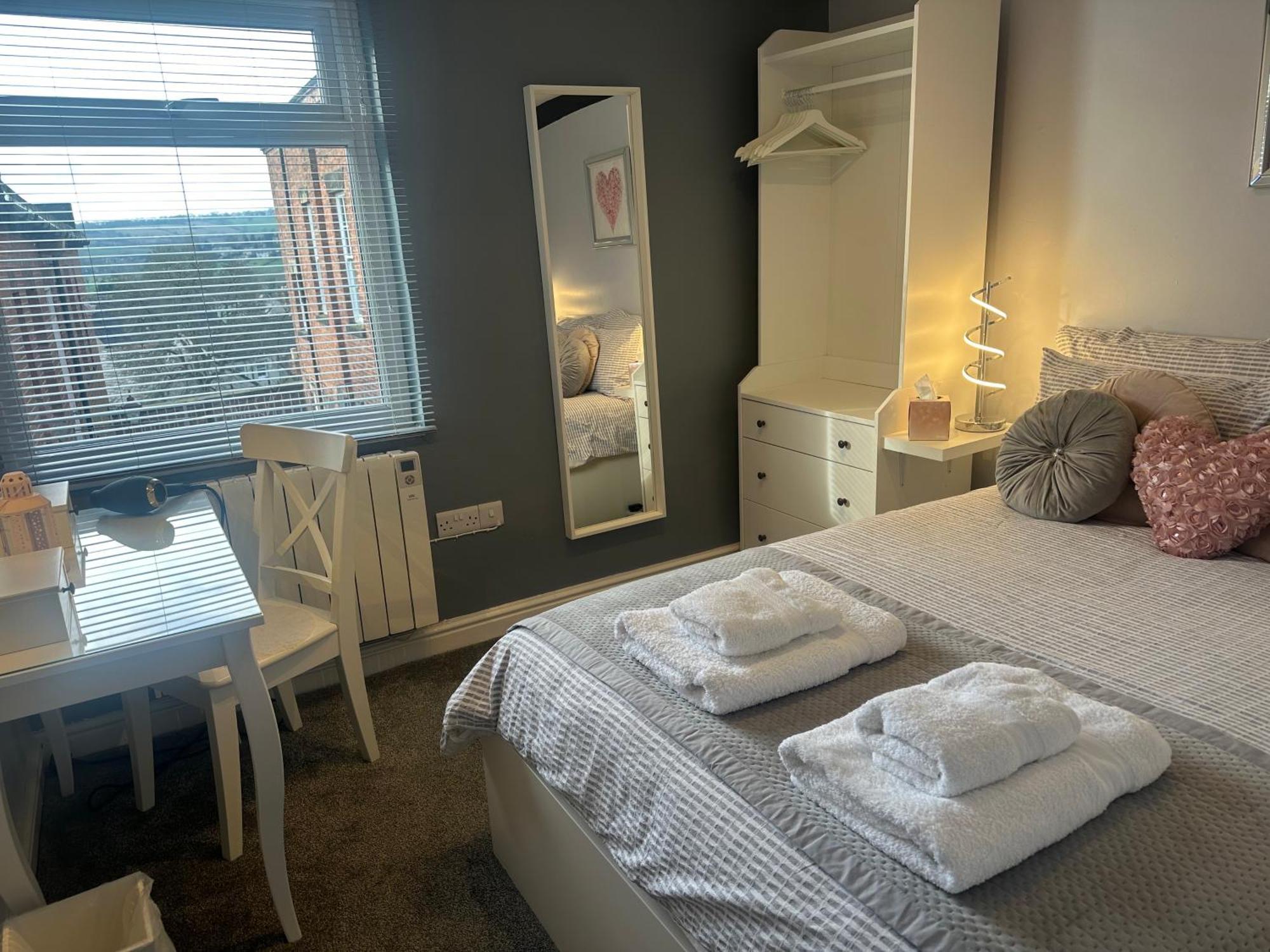 Courtyard Holiday Apartments Belper Exteriör bild