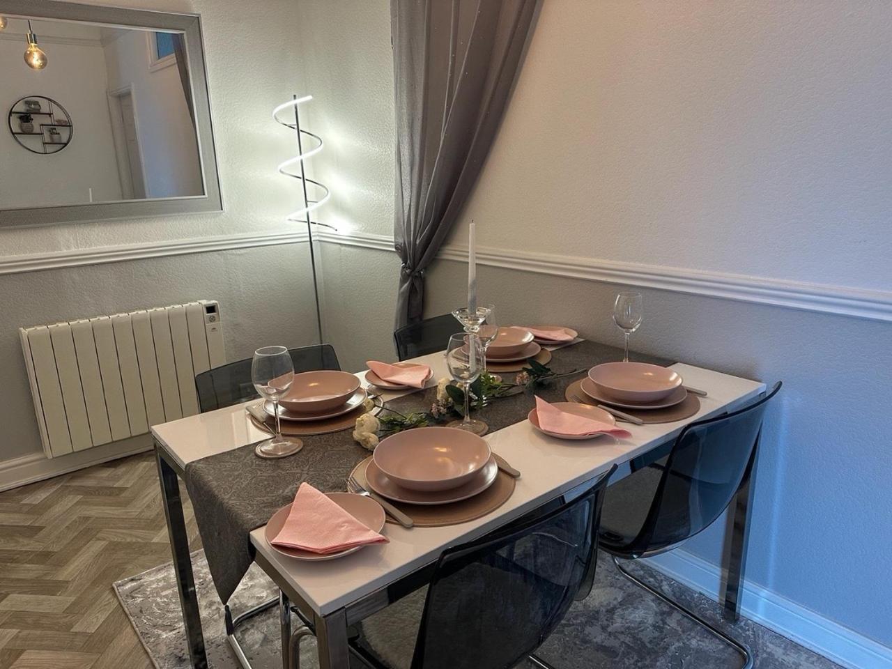 Courtyard Holiday Apartments Belper Exteriör bild